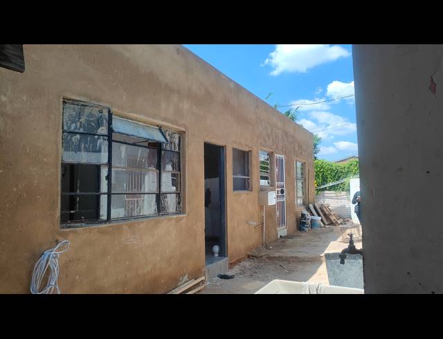 12 BEDROOM HOUSE FOR SALE IN PRETORIA WEST